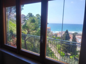 3 bedrooms appartement with sea view enclosed garden and wifi at Sperlonga 1 km away from the beach Sperlonga